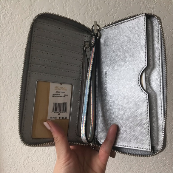 New! MICHAEL KORS WALLET - Picture 5 of 7